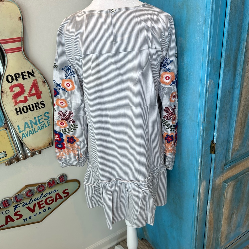 JODIFL White Pinstripe Dress with Floral Embroidered Sleeves - Picture 2 of 8